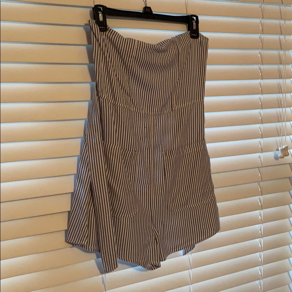 billabong pocketed romper!